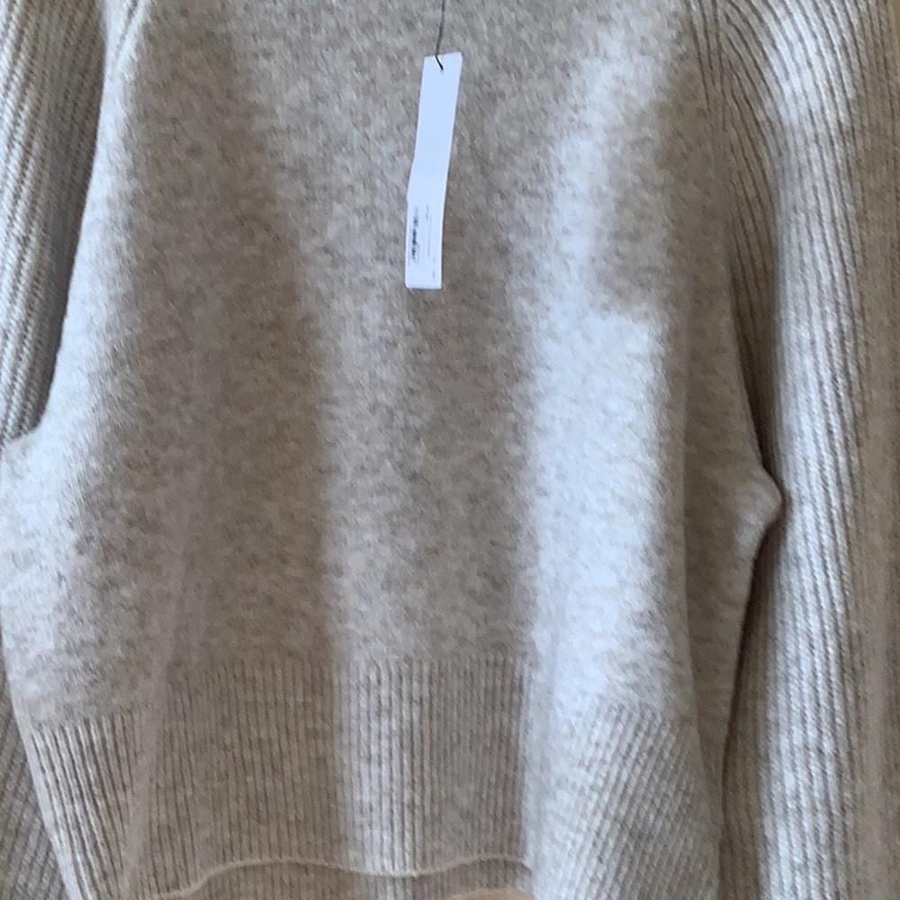 Gorgeous new sweater by Topshop π¦π€π€ - Picture 2 of 12